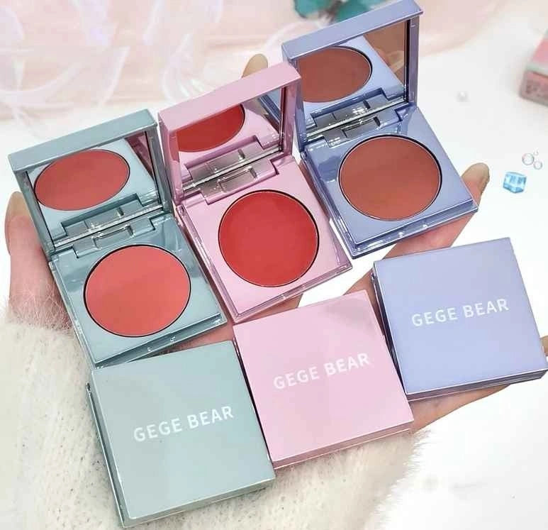 Compact blushes with 'GEGE BEAR' branding on a light background
