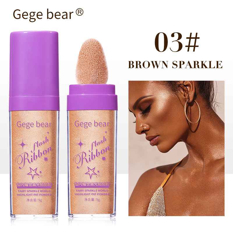 Gege bear flash ribbon highlighter with purple cap and brown shade, shown with a model wearing it.