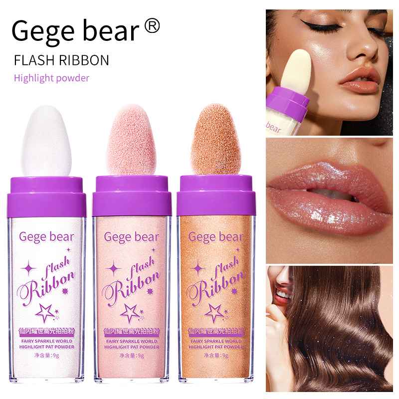 Gege bear Flash Ribbon highlight powder with application on a woman's face.
