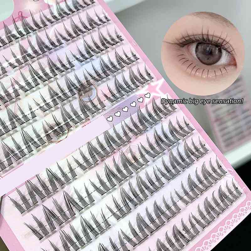 clusters of gege bear fake eyelash extension on a pink patterned packaging 