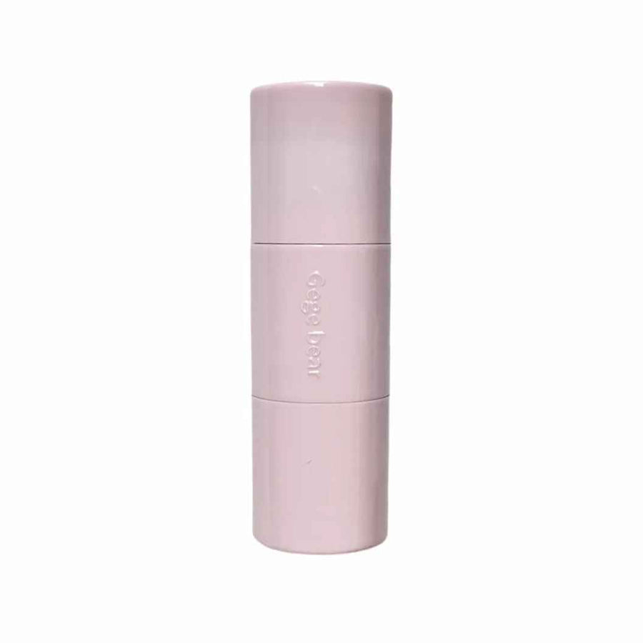 gege bear highlighter stick on the upright position against the white background 