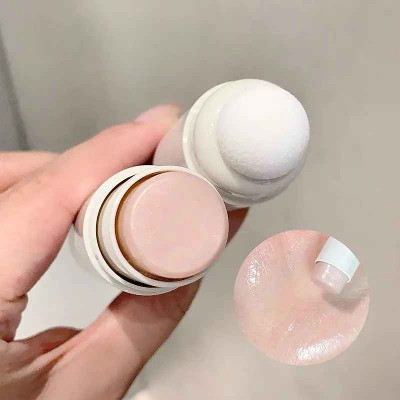 nude and transparent highlighter stick and puff head by gege bear holding on the hand showing details 